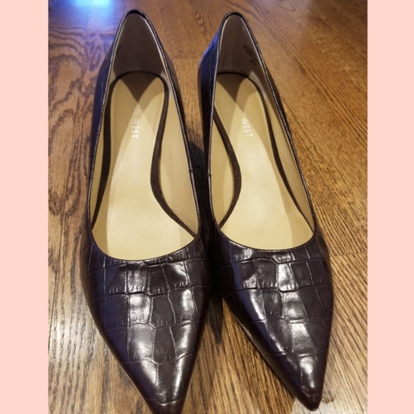 Nine West Shoes - Nine West Size 8.5 Brown Croc Heels Point Toe